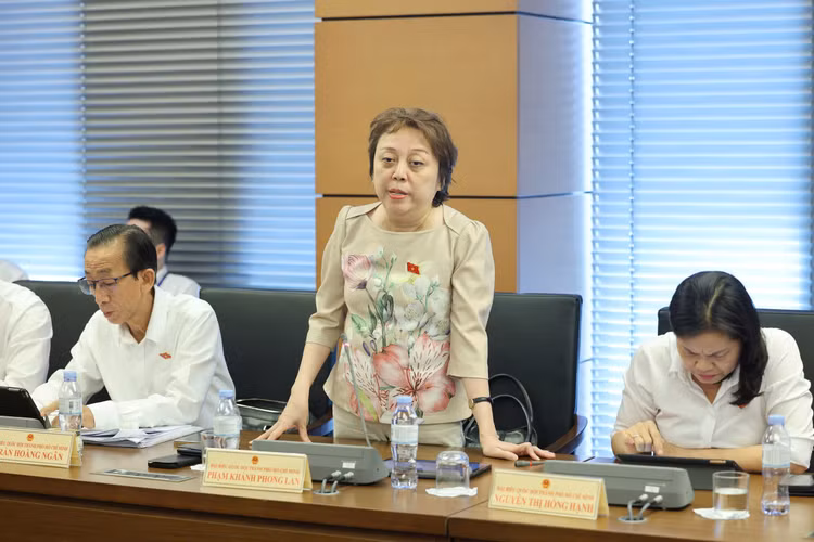 Vua tuyen bo co doan kiem tra, long se dieu het sach