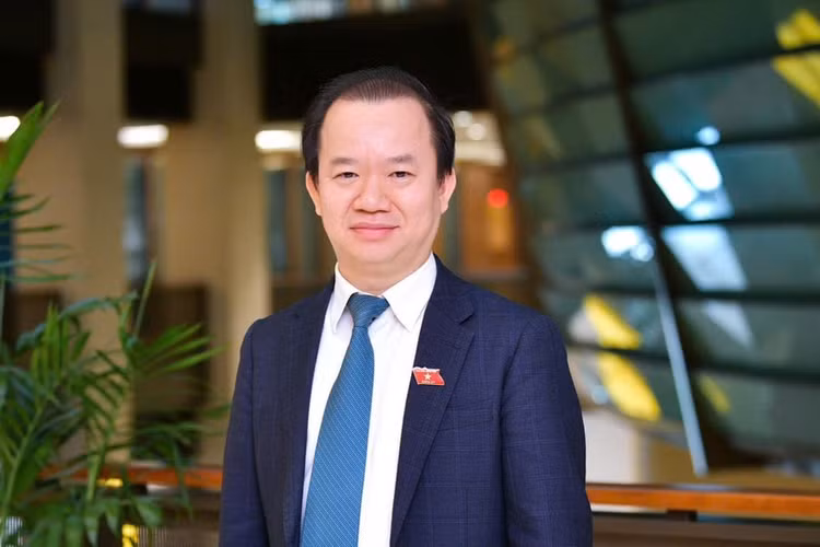 Can phat trien khoa hoc xa hoi tuong tu khoa hoc tu nhien va cong nghe