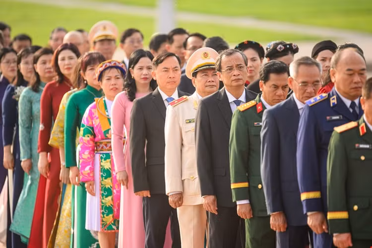 Lanh dao Dang va Nha nuoc vieng lang Chu tich Ho Chi Minh-Hinh-6