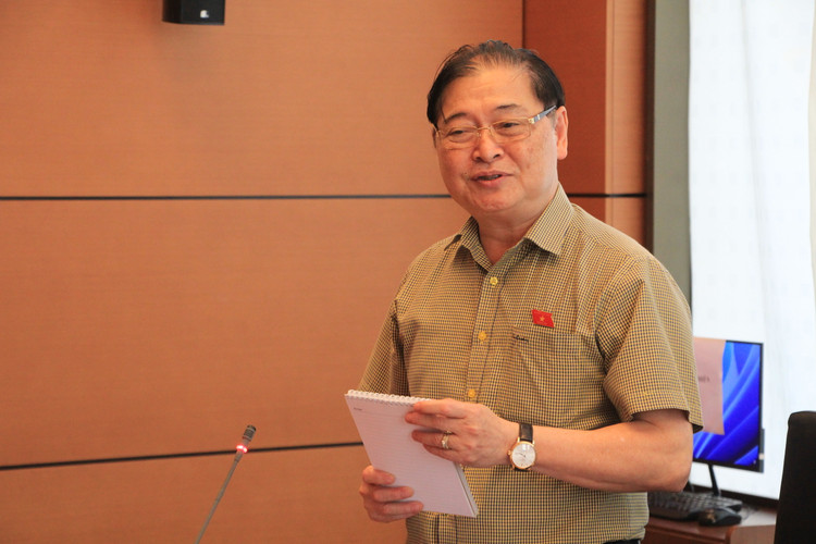 DBQH Phan Xuan Dung: Tuyen duoc cong chuc tot la rat kho nhung rat quan trong