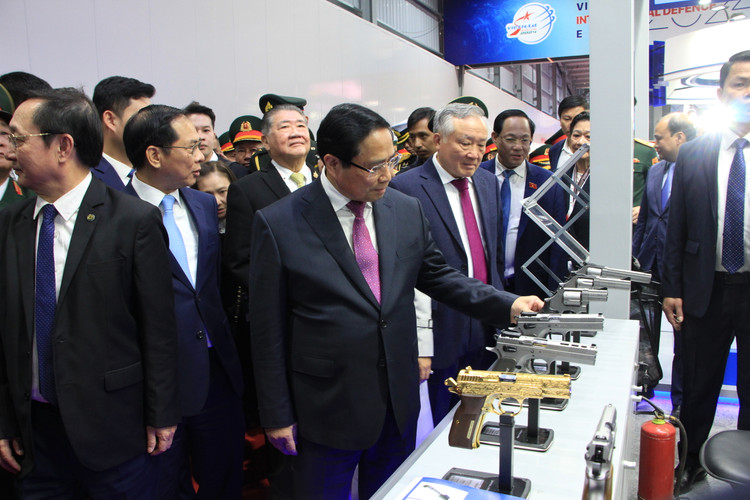 Thu tuong Pham Minh Chinh tham Trien lam Quoc phong Quoc te 2024-Hinh-7