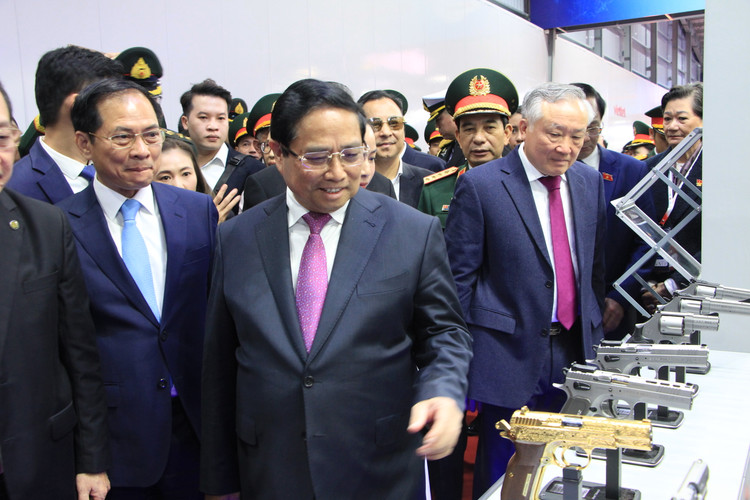 Thu tuong Pham Minh Chinh tham Trien lam Quoc phong Quoc te 2024-Hinh-6
