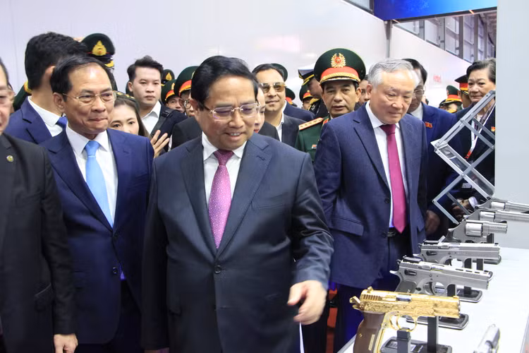 Thu tuong Pham Minh Chinh tham Trien lam Quoc phong Quoc te 2024-Hinh-6