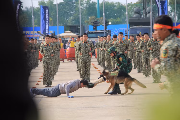 Man nhan man khai mac trien lam Quoc phong Quoc te Viet Nam 2024-Hinh-6