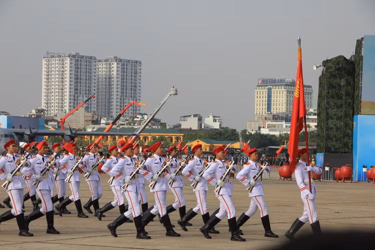Cuon hut van hoa dan toc tai trien lam Quoc phong quoc te 2024-Hinh-10