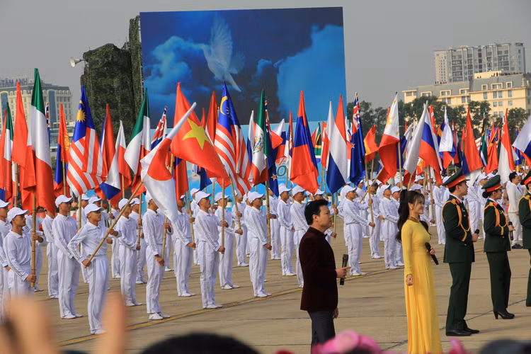 Cuon hut van hoa dan toc tai trien lam Quoc phong quoc te 2024-Hinh-12