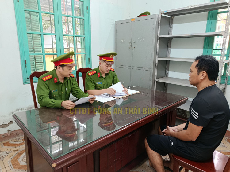 Hut trom cat song Hong, 6 doi tuong o Thai Binh bi khoi to