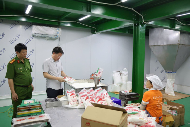 Dot kich xuong san xuat bot nem, dau an, mi chinh gia-Hinh-3