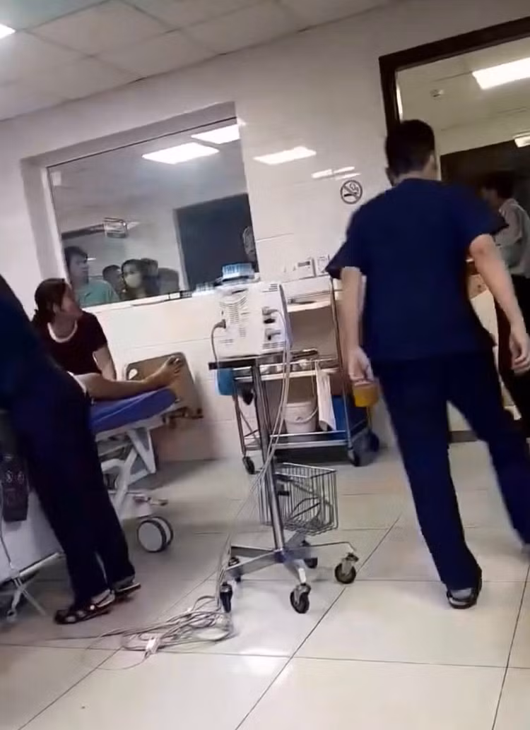 Trieu tap nguoi dap vao bung dieu duong khi dang cap cuu-Hinh-2