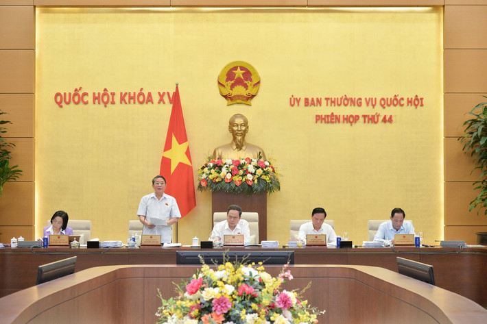 Ủy ban Thường vụ Quốc hội cho ý kiến về miễn học phí Uy ban Thuong vu Quoc hoi cho y kien ve mien hoc phi