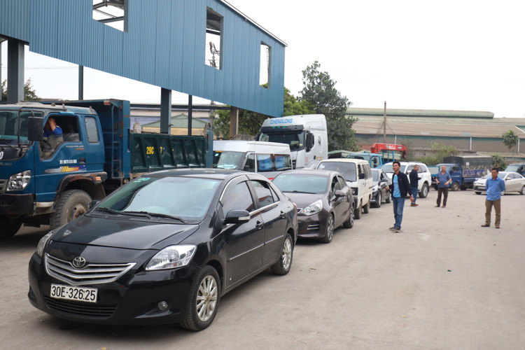 Nhung hinh anh kiem dinh vien quan su tai cac trung tam dang kiem-Hinh-14