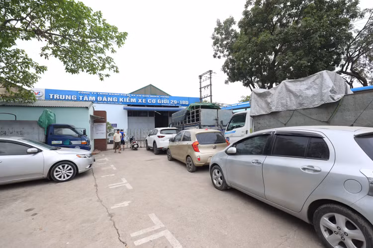 Vi sao khong gian chu ky kiem dinh o to den 9 cho co kinh doanh van tai?