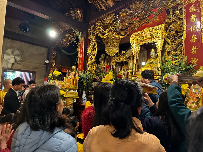 Den Cho Cui tho Quan Hoang Muoi o Ha Tinh, chon linh thieng tim ve-Hinh-2