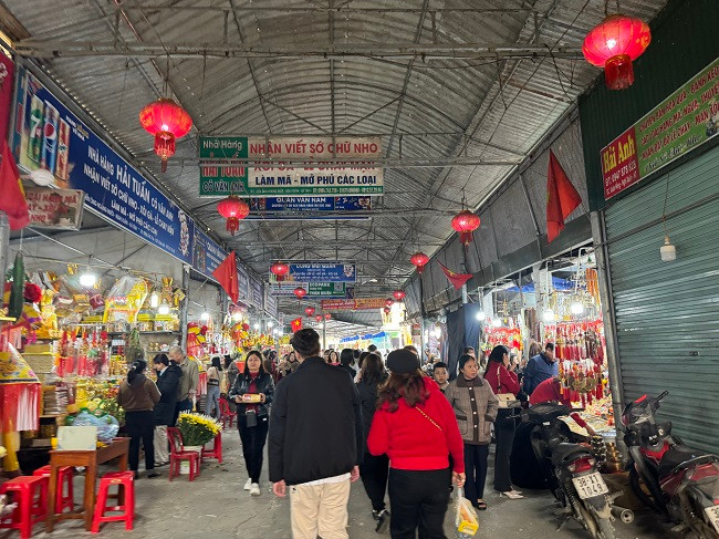 Den Cho Cui tho Quan Hoang Muoi o Ha Tinh, chon linh thieng tim ve-Hinh-8