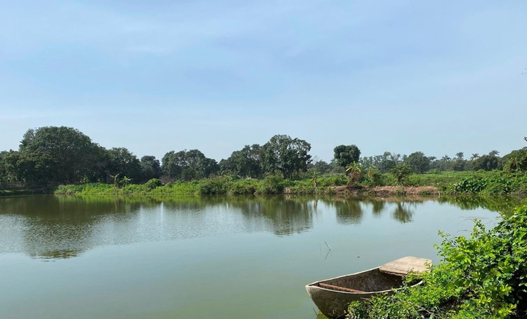 Cheo thuyen tren ao, mot hoc sinh o Hai Duong bi duoi nuoc tu vong