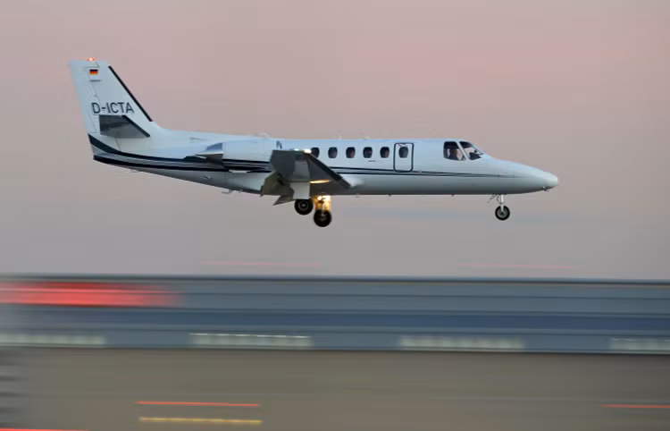 Ky bi 'chuyen bay ma' dam xuong bien: Khong mot bong nguoi-Hinh-6