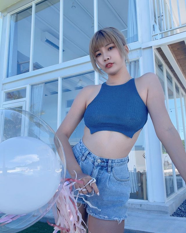 Tuy vậy, Bội Bội vẫn rất kiên định với lựa chọn của mình. Cô nàng xác định hình ảnh hướng đến là hở bạo.