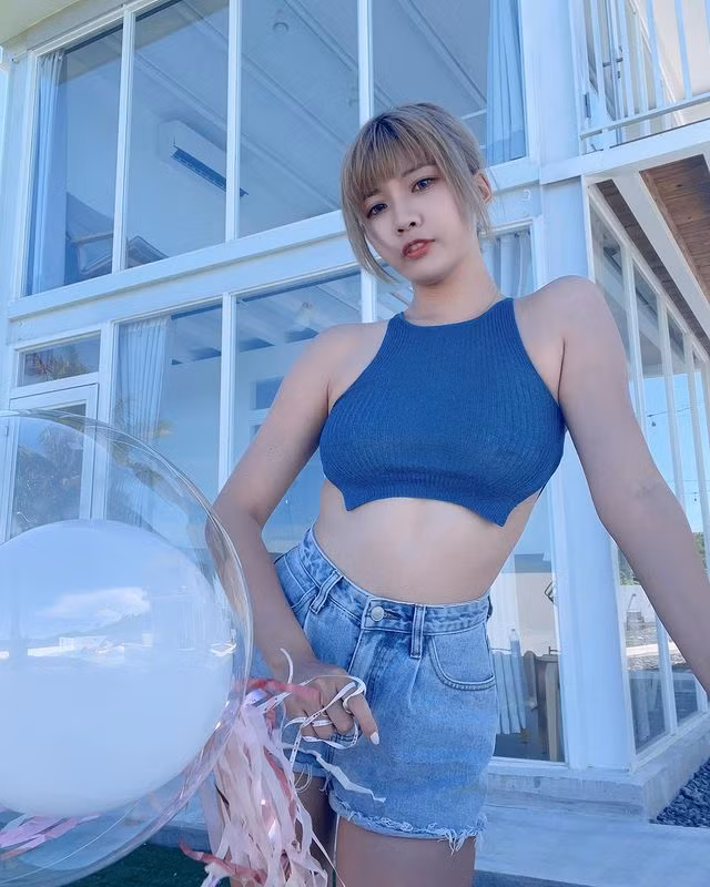 Tuy vậy, Bội Bội vẫn rất kiên định với lựa chọn của mình. Cô nàng xác định hình ảnh hướng đến là hở bạo.