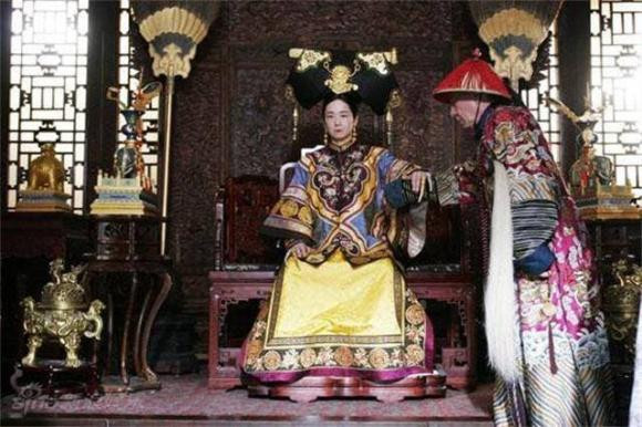 'Nup bong' Tu Hi Thai Hau, thai giam nao kiem duoc gia tai khung?-Hinh-9