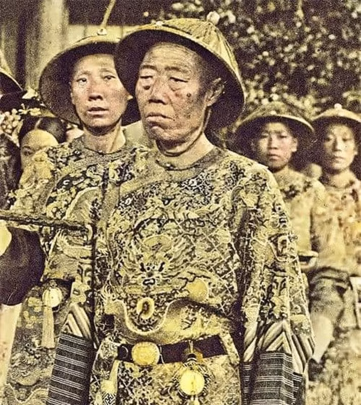 'Nup bong' Tu Hi Thai Hau, thai giam nao kiem duoc gia tai khung?-Hinh-10