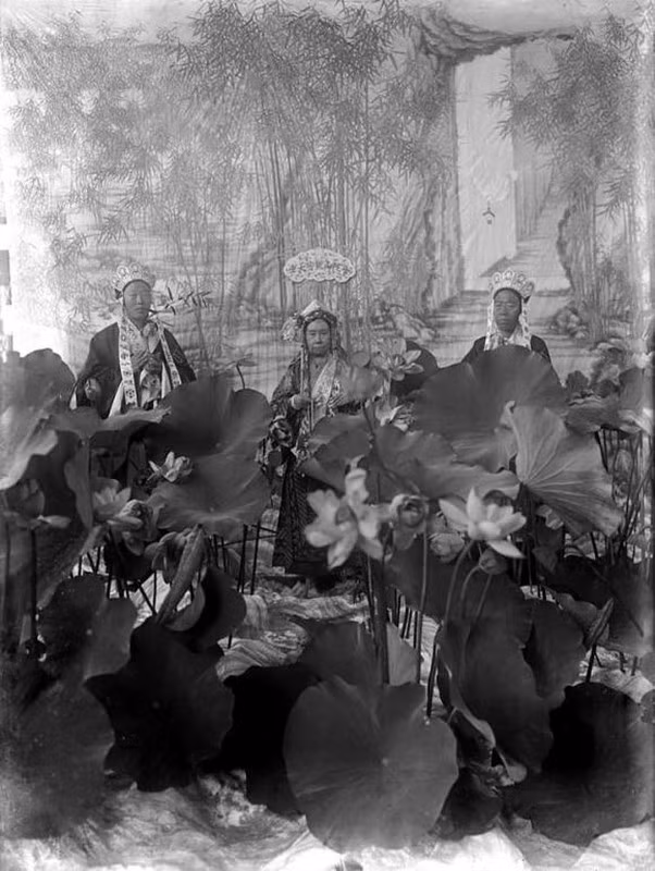 'Nup bong' Tu Hi Thai Hau, thai giam nao kiem duoc gia tai khung?-Hinh-6