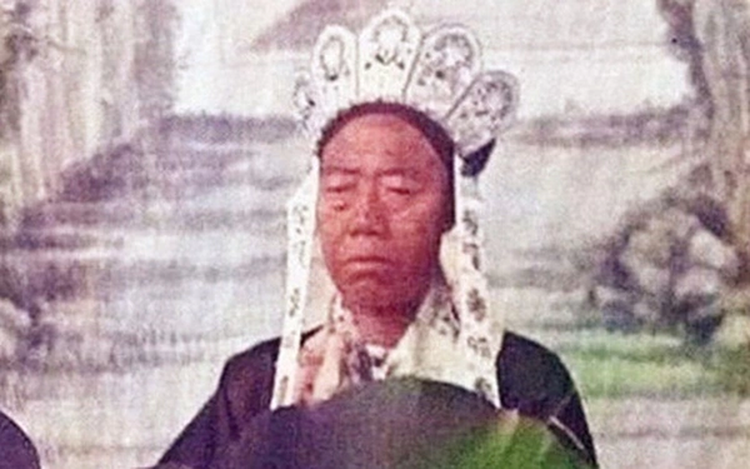 'Nup bong' Tu Hi Thai Hau, thai giam nao kiem duoc gia tai khung?-Hinh-8