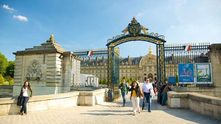 Khung canh trang le ben trong lang mo cua hoang de Napoleon-Hinh-4