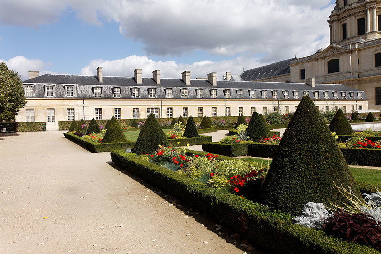 Khung canh trang le ben trong lang mo cua hoang de Napoleon-Hinh-6