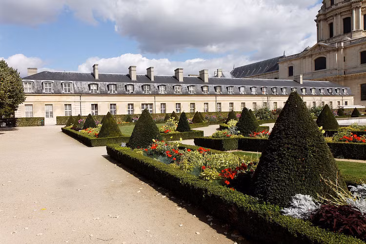 Khung canh trang le ben trong lang mo cua hoang de Napoleon-Hinh-6