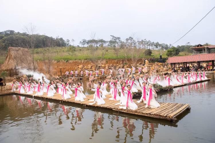 Kon Tum: Lung linh “Mang Den-Thien duong hong”