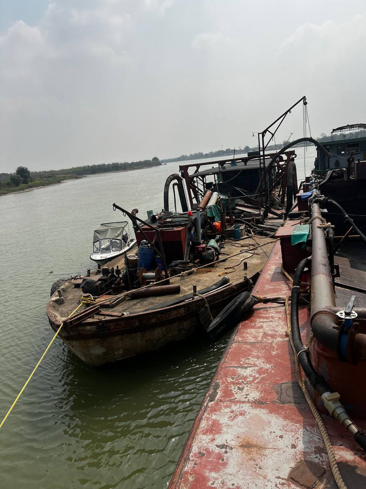 Hai Duong: Khai thac cat trai phep, 6 nguoi bi phat hon 2,2 ty-Hinh-2