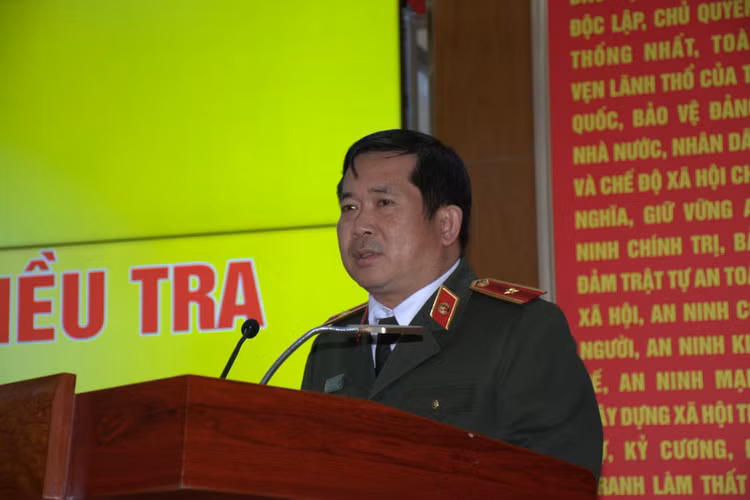 Ky vong cua Thieu tuong Dinh Van Noi cong khai so DT lam duong day nong?