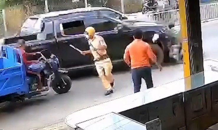 Khoi to tai xe xe ban tai tong thieu ta CSGT cung 2 nguoi tu vong