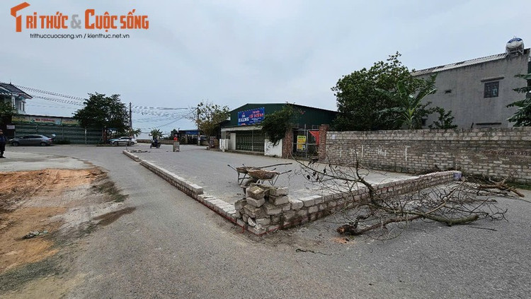 Vụ dân xây tường chắn lòng đường: TP Chí Linh chỉ đạo gì? Vu dan xay tuong chan long duong: TP Chi Linh chi dao gi?
