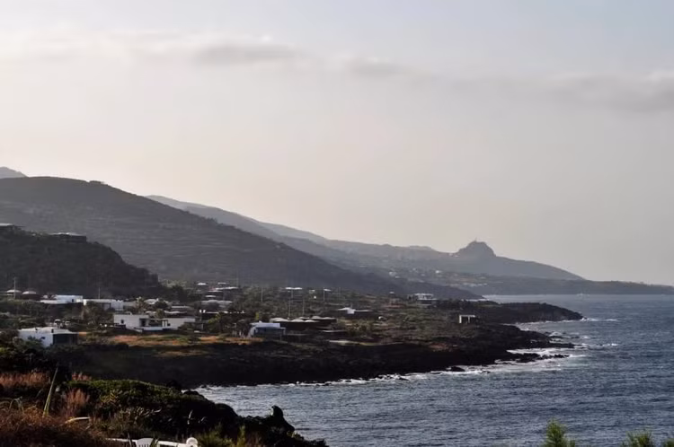 Sau tran mua lon, kho bau tien co La Ma lo dien-Hinh-4