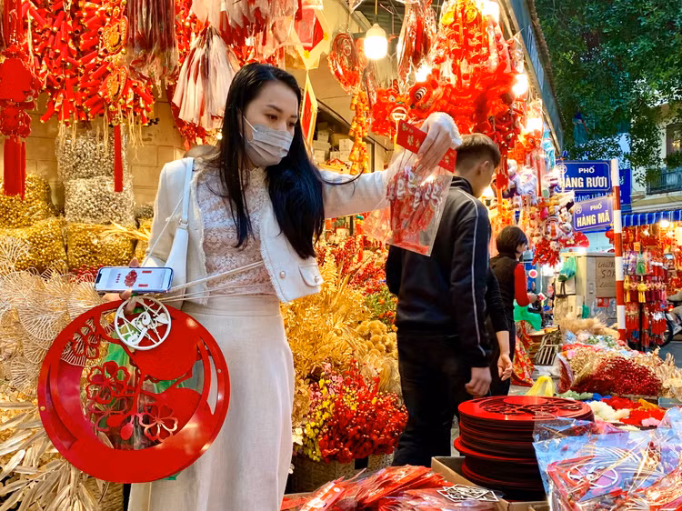 Pho Hang Ma ruc sac do chao don Tet Quy Mao 2023-Hinh-5