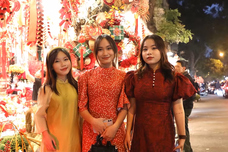 Pho Hang Ma ruc sac do chao don Tet Quy Mao 2023-Hinh-10