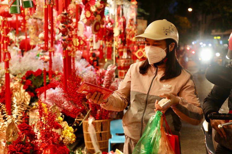 Pho Hang Ma ruc sac do chao don Tet Quy Mao 2023-Hinh-6