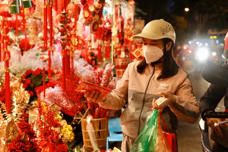 Pho Hang Ma ruc sac do chao don Tet Quy Mao 2023-Hinh-6