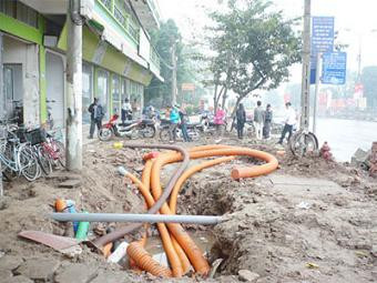 Ha Noi dung cap phep dao duong, via he dip Tet Quy Mao