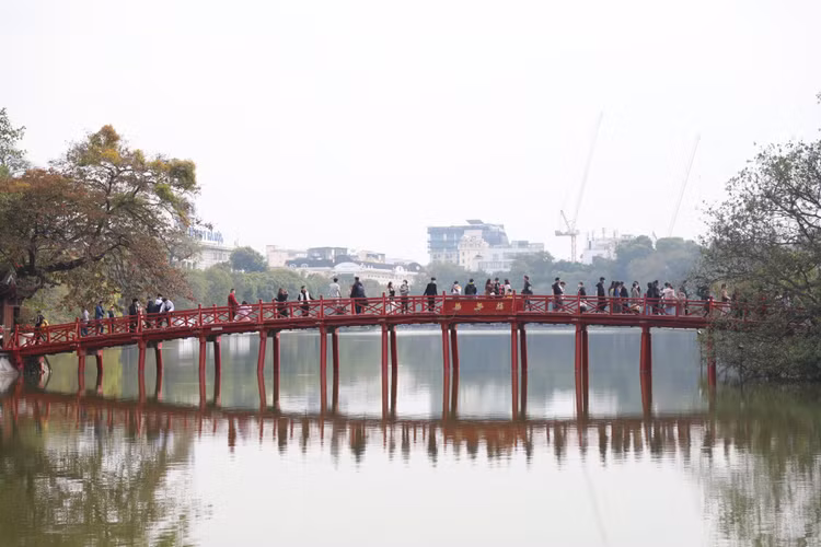 Pho di bo Ho Guom nhon nhip trong ngay dau nam moi-Hinh-10