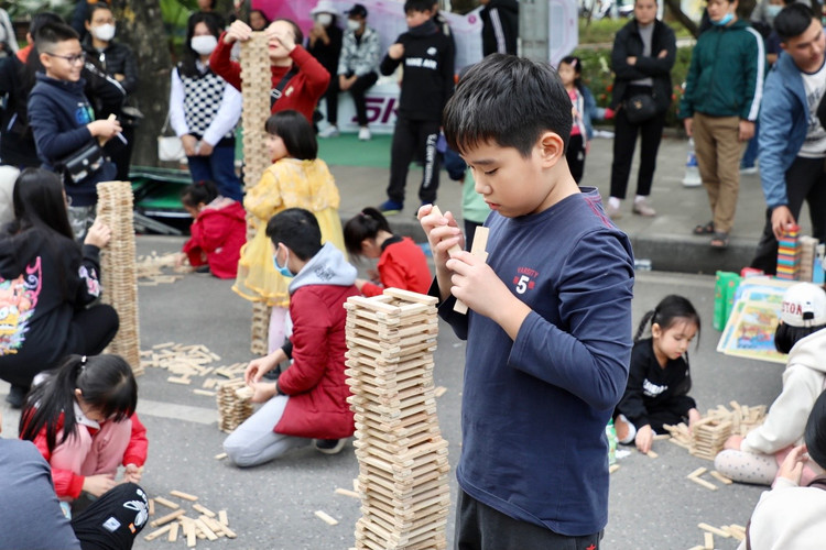 Pho di bo Ho Guom nhon nhip trong ngay dau nam moi-Hinh-5