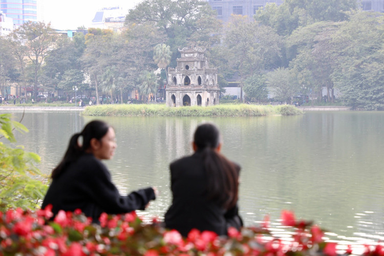 Pho di bo Ho Guom nhon nhip trong ngay dau nam moi-Hinh-11