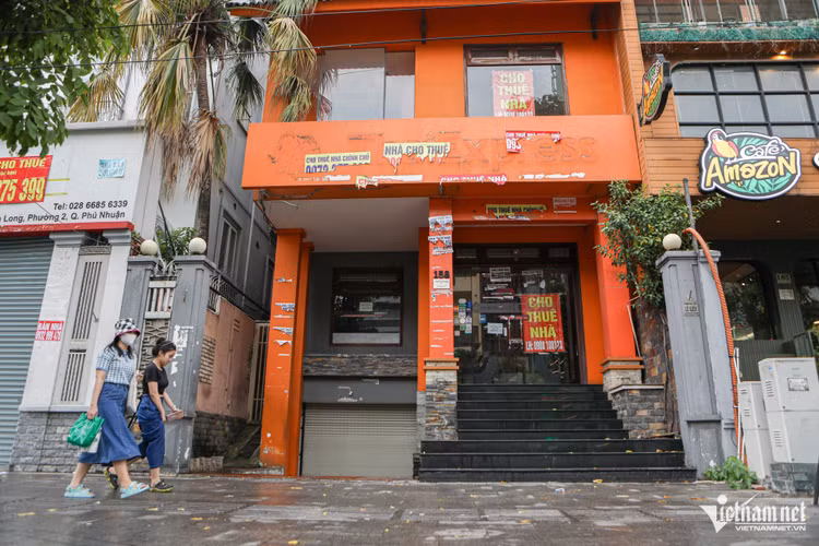 Hang loat mat bang o TPHCM bo trong tren nhieu tuyen pho sam uat-Hinh-12