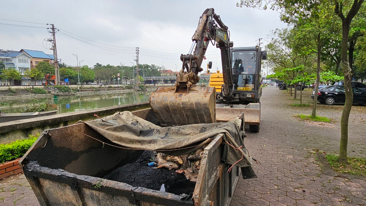 Ca chet troi tran ngap song Sat, may xuc duoc dieu truc vot-Hinh-12