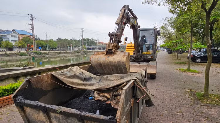 Ca chet troi tran ngap song Sat, may xuc duoc dieu truc vot-Hinh-12