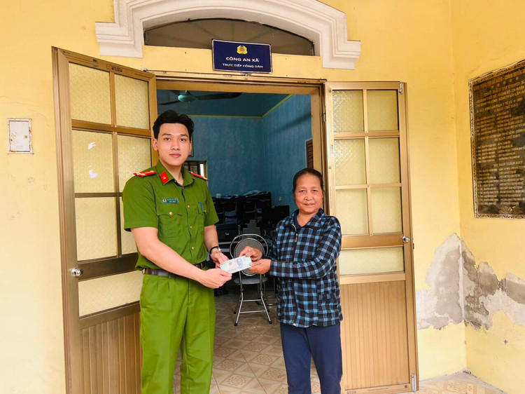 Nhat duoc 50 trieu, mot nong dan nho cong an tim nguoi danh roi