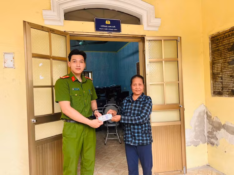 Nhat duoc 50 trieu, mot nong dan nho cong an tim nguoi danh roi