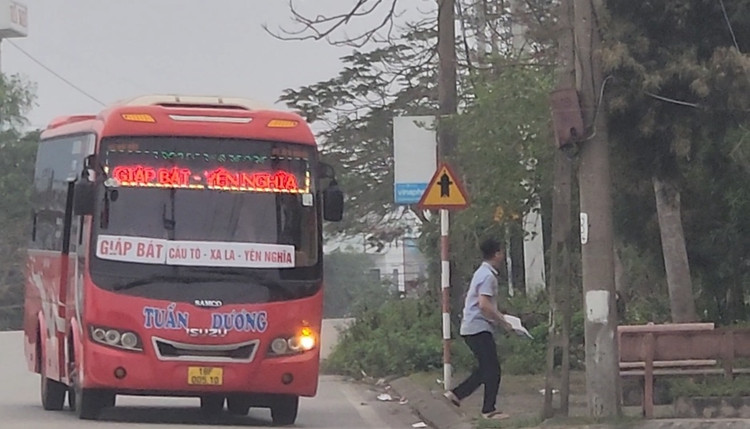 “Tha troi” quy trinh kiem soat an toan xe khach o ben: Co loi ich nhom?-Hinh-2