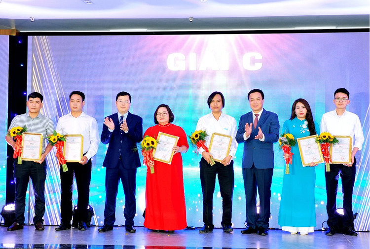 Bao Tri thuc & Cuoc song dat giai C Giai bao chi “Hai Duong khat vong, phat trien“